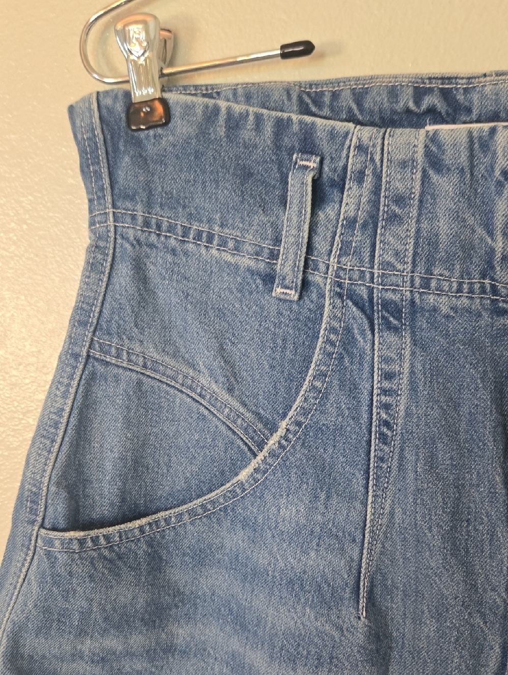 Frame x Anthropologie | NWT High Rise Darted Waist Wide Leg Denim Shorts Size 29 - Picture 5 of 10